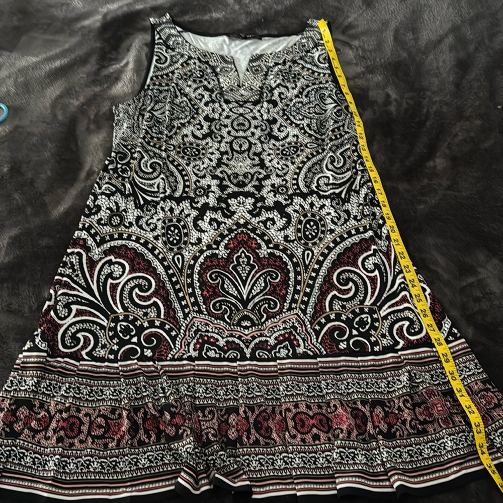 XL. White House Black Market sleeveless dress.